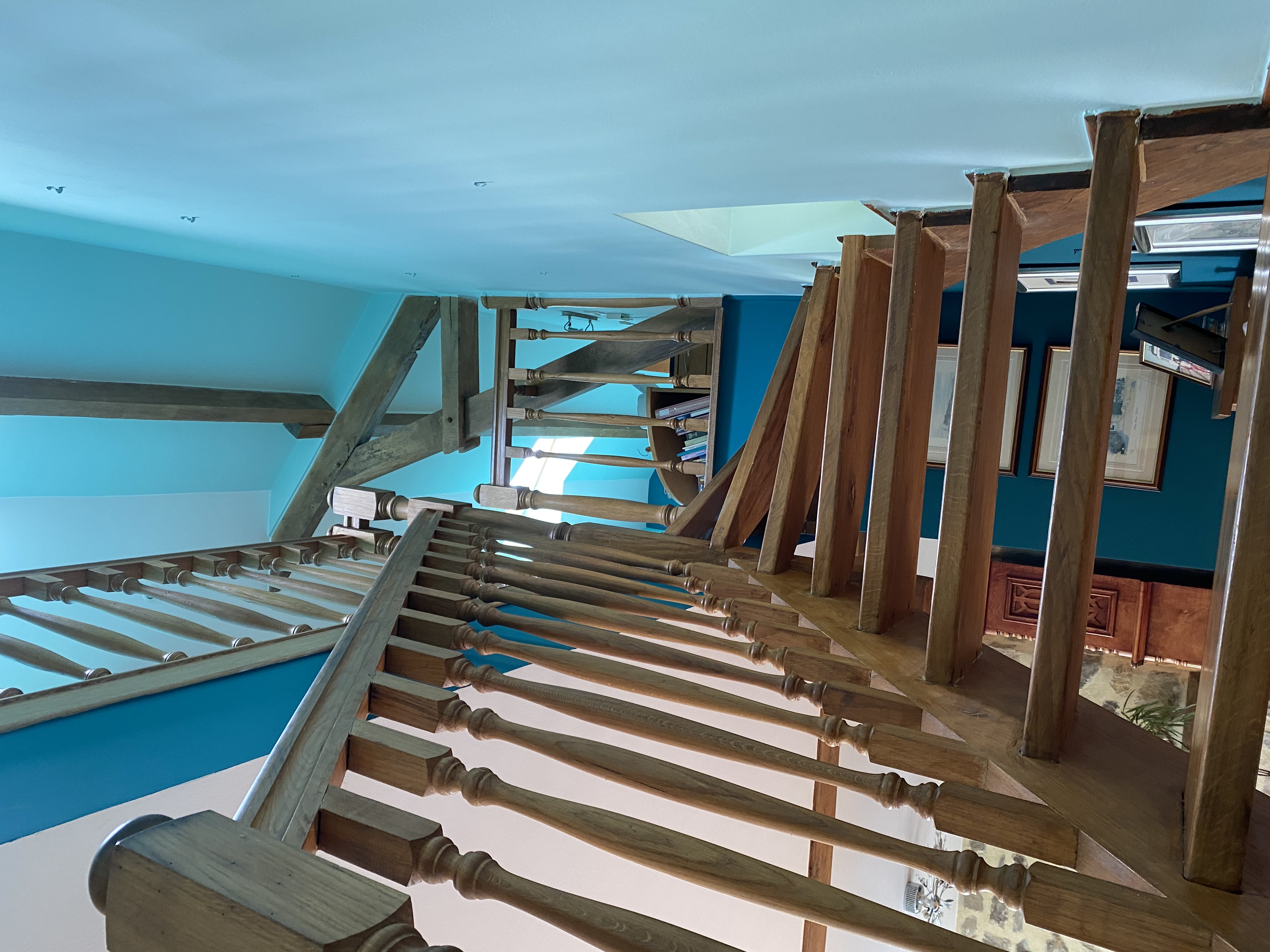 Escalier et murs peints